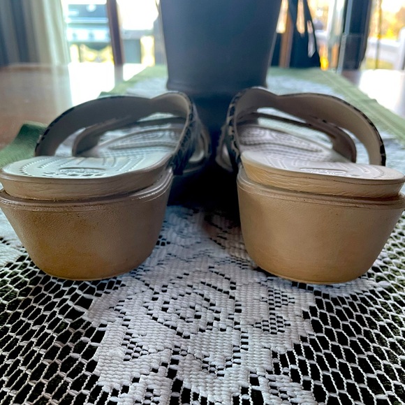 Crocs Sandals Patricia Strappy Wedge  Leopard Print Waterproof Slip-on Size 9 - Picture 4 of 8